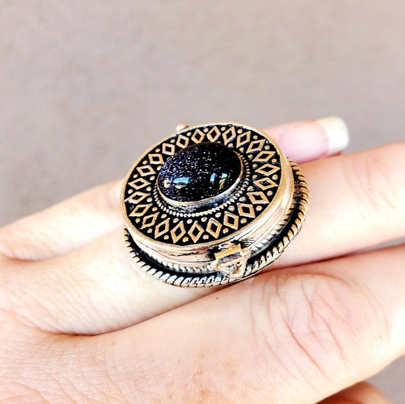 New Blue Sandstone Sunstone 925 Silver Poison Ring. - Picture 9 of 12